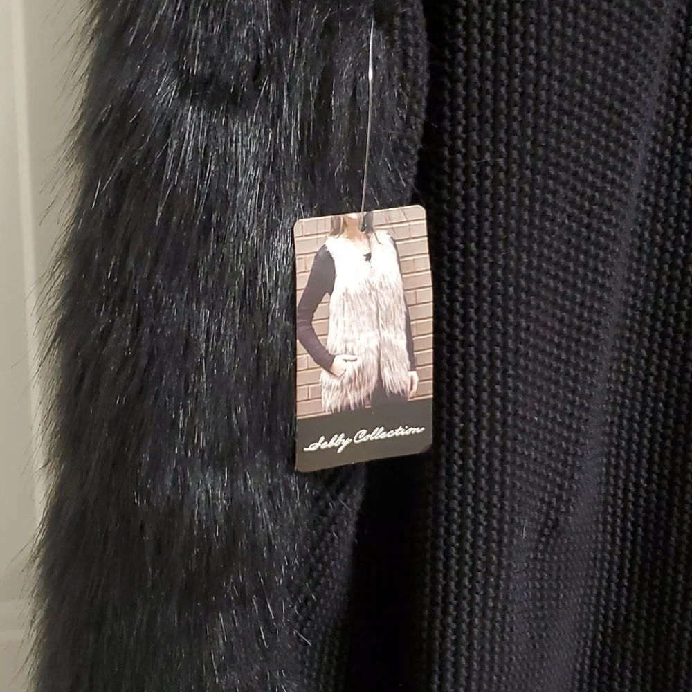 Sebby Collection Faux Fur Vest - Picture 3 of 7